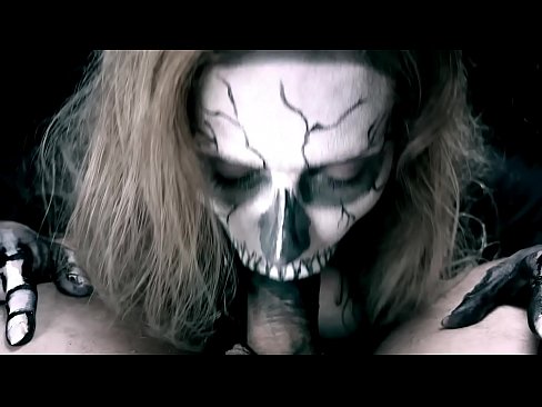 ❤️ Demon famke sûgje hoanne mei har swarte mûle en slikken cum. ❌ Porno by porno fy.pornpk.ru ﹏